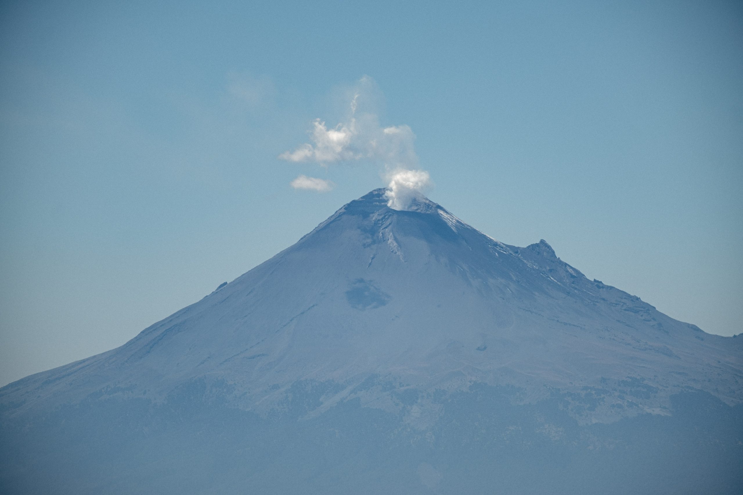 View of Popocatépetl smoking